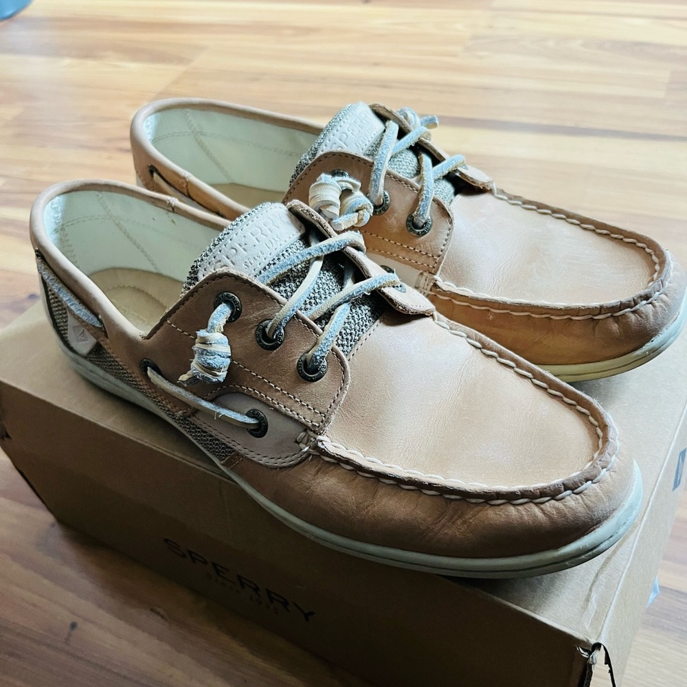 Sperry women’s leather boat shoe - size 10
